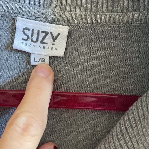 Suzy Shier cute striped top in size L - Picture 2 of 4